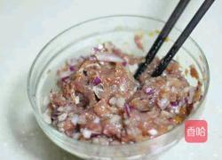 猪肉洋葱馅饼的做法图解3