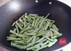 九层塔炒豆角的做法图解2