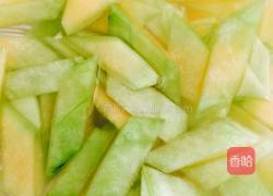 哈密瓜皮拌木耳的做法图解3