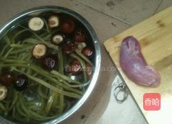 香菇瘦肉炒贡菜的做法图解1