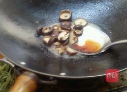 香菇瘦肉炒贡菜的做法图解4