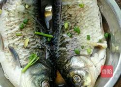 老干妈豆豉鲫鱼的做法图解1