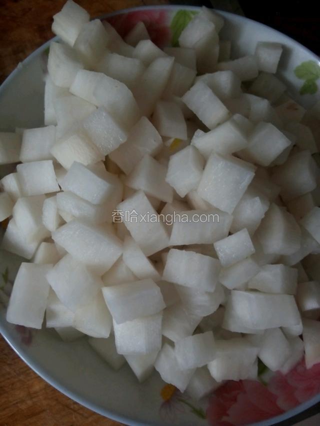 白萝卜切块