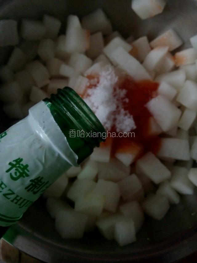 然后再加入白醋，喜欢酸的多加点名