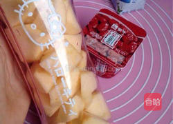 酸奶苹果汁的做法图解2