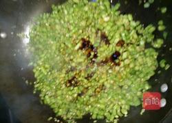 简易素炒豆角米的做法图解3