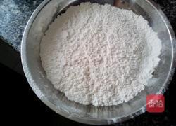 电饭锅版蛋糕的做法图解1