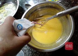电饭锅版蛋糕的做法图解5