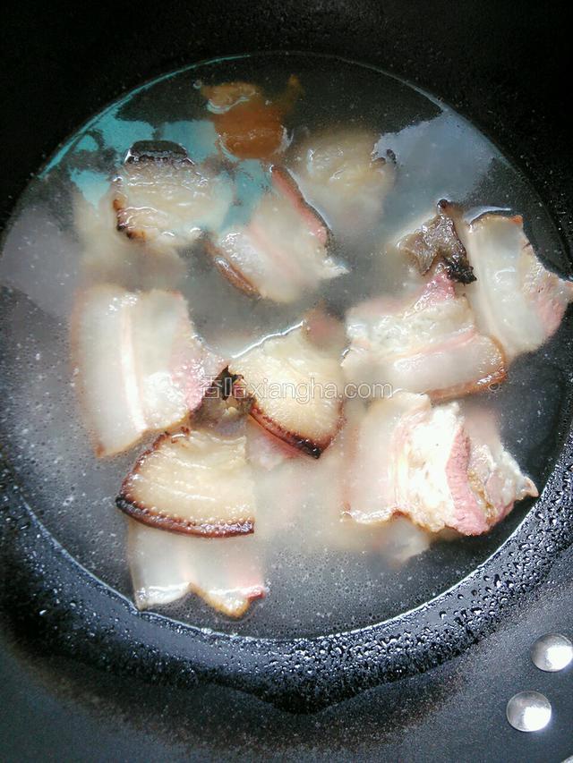 腊肉有点咸需要焯一次水去掉盐味