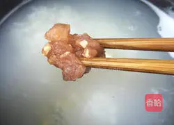 Illustration of how to make green vegetable and lean meat porridge 4