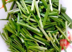 韭菜豆芽炒肉的做法图解1