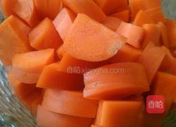 胡萝卜汁的做法图解1