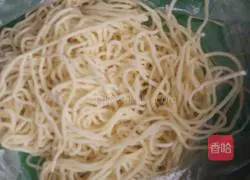 Illustration of making mixed sauce noodles 9