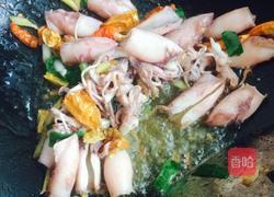 墨鱼仔白干炒香芹的做法图解4