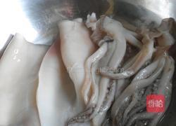 泡椒炒鱿鱼的做法图解1