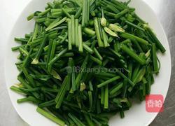 韭菜梗炒鸡蛋的做法图解1