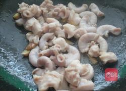 生肠炒豆角的做法图解2