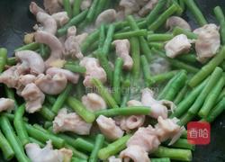 生肠炒豆角的做法图解4