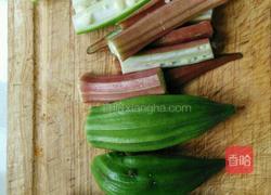 秋葵蒜蓉的做法图解1