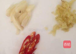 韭菜鱿鱼丝的做法图解2