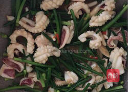 韭菜鱿鱼丝的做法图解5