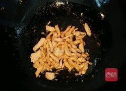 荷兰豆胡萝卜炒瘦肉的做法图解3