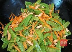 荷兰豆胡萝卜炒瘦肉的做法图解5