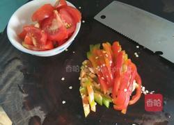 蕃茄炒油渣的做法图解2