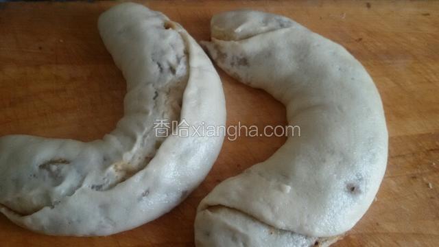 熟后趁热接锅可以切块食用