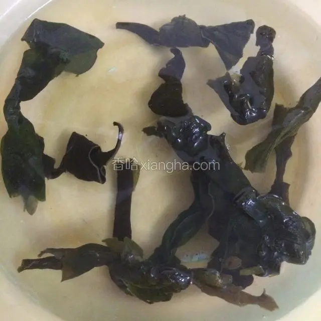 海带结提前30分钟泡软泡散…