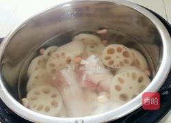 花生莲藕筒骨汤的做法图解7