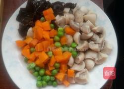 三丁炒蘑菇的做法图解3