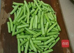 橄榄菜炒豇豆的做法图解2