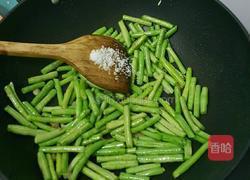 橄榄菜炒豇豆的做法图解4