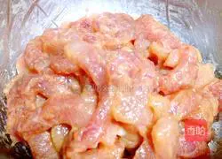 How to make shredded pork with garlic sprouts 1