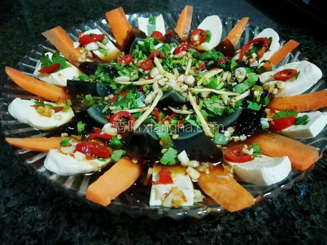凉拌松花蛋