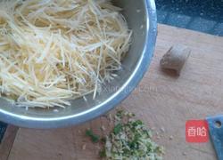 煎土豆丝饼子的做法图解1