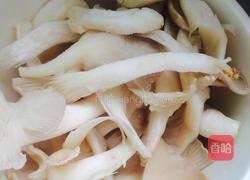 蘑菇芹菜的做法图解1