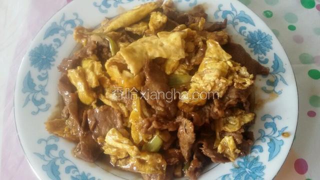 成入盘中享受美味