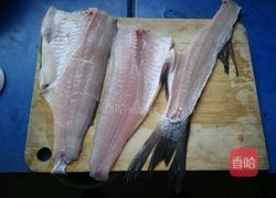 毛豆烧鲢鱼的做法图解1