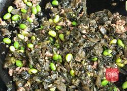 雪里蕻炒肉末毛豆的做法图解5