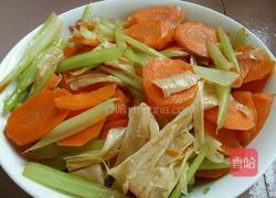 素炒芹菜胡萝卜腐竹的做法图解11