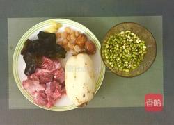 莲藕绿豆排骨汤的做法图解1
