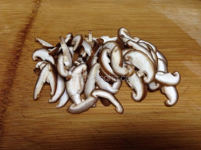 香菇切薄片