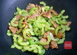 苦瓜炒肉的做法图解4
