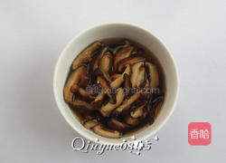 鸡片炒香菇 的做法图解4