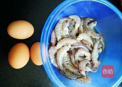 虾仁炒蛋的做法图解1