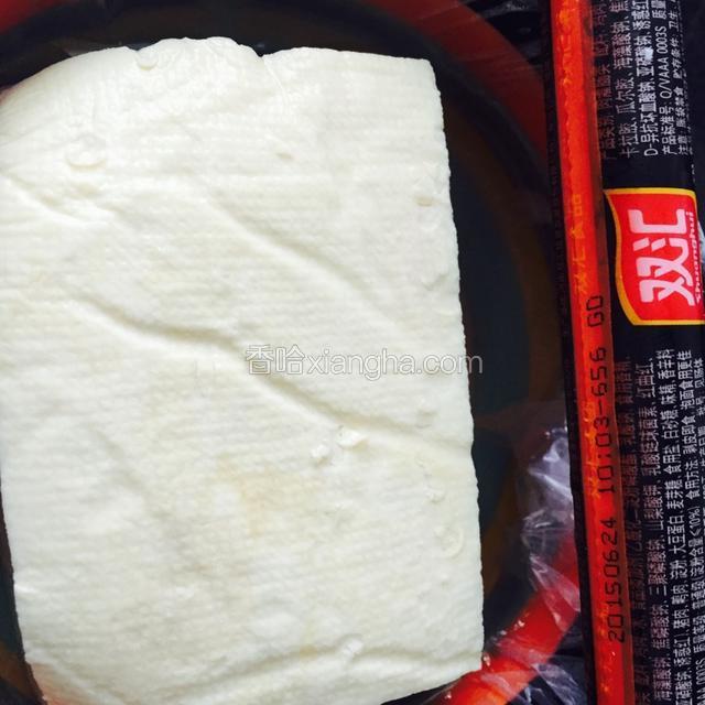 嫩豆腐火腿芹菜叶准备好