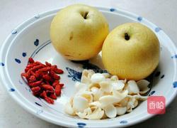 银耳百合炖雪梨的做法图解1