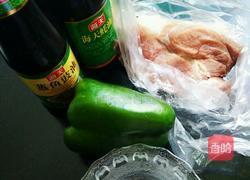 青椒肉片的做法图解1